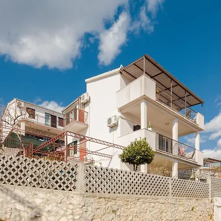 Apartment Av Rako