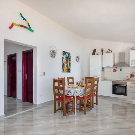 Av Rako Trogir