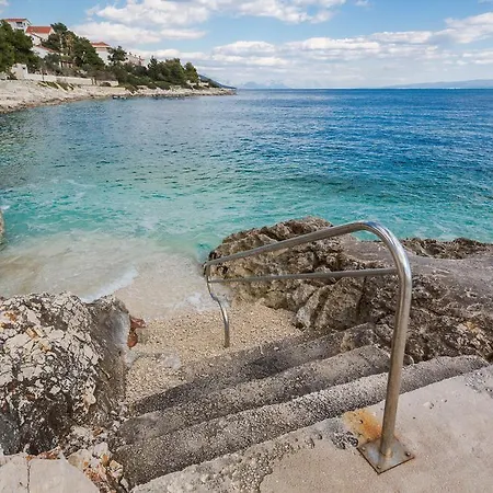Av Rako Trogir